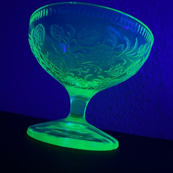 Green Vintage Uranium Depression Strawberry Sherbert Champagne Glass - Picture 3 of 5